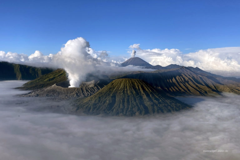 Mehr über den Artikel erfahren Feuriges Indonesien